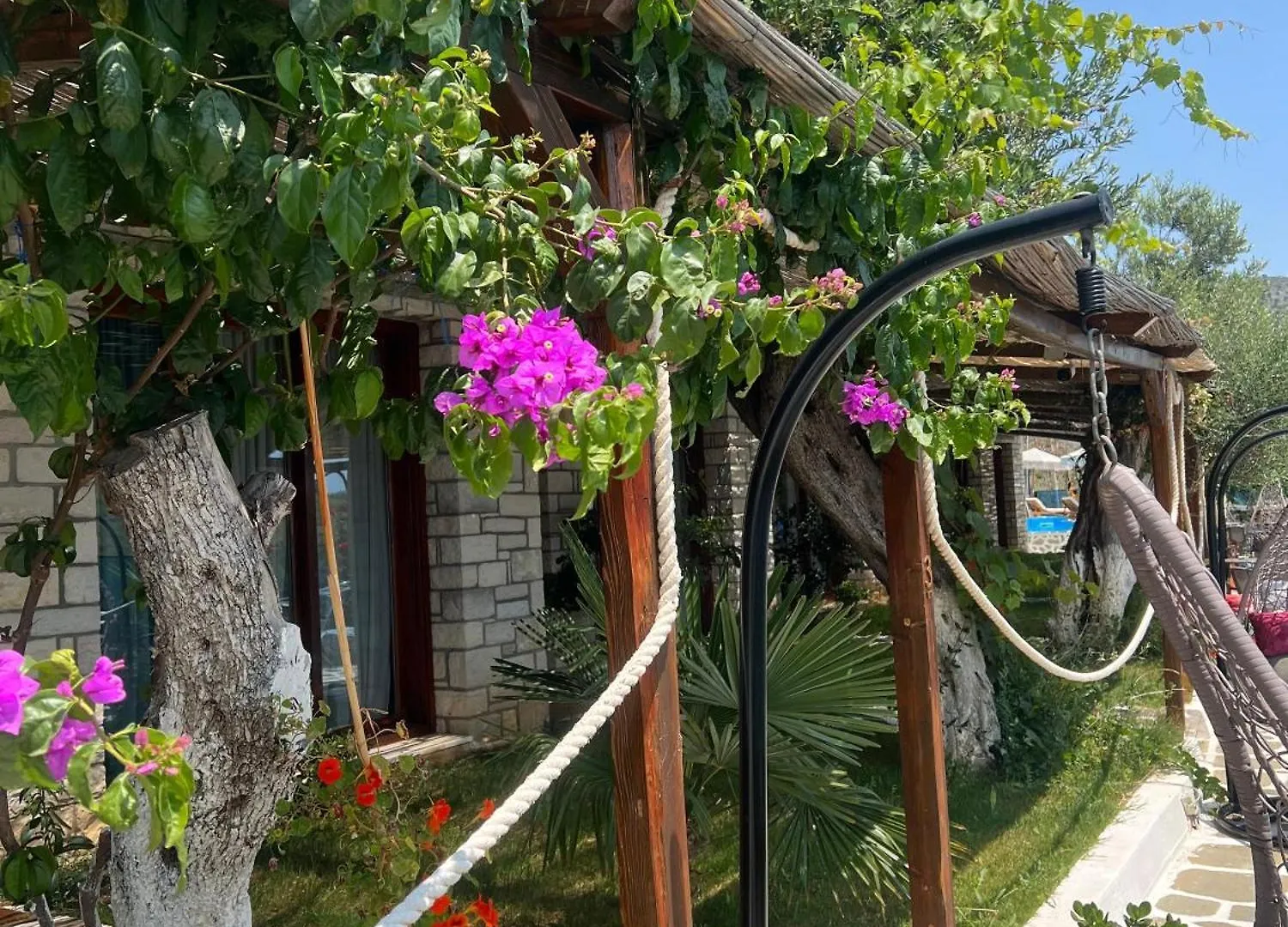 Palermiti Luxury Rooms Himare 0*,  Albania
