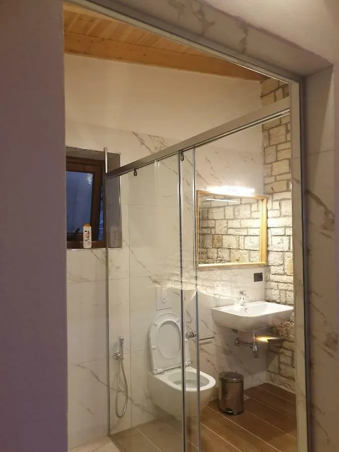 Palermiti Luxury Rooms Himarë 0*,  Albania