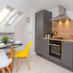 The Atico Spacious Duplex Luxury Apartment-free Parking , York United Kingdom
